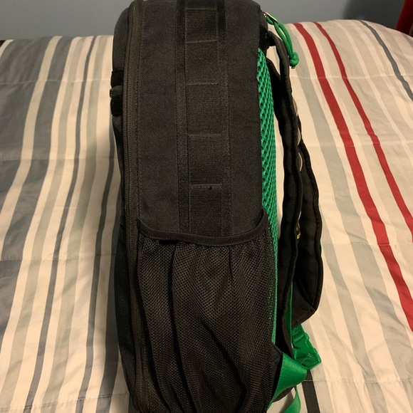 Oregon Ducks Nike Utility Heat Air Team Backpack Training Black Green Graphic - Picture 8 of 14